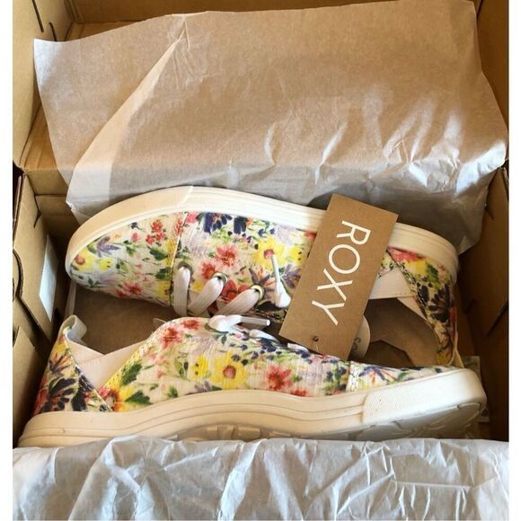ROXY - NWTIB - L Sz 6.5 "Libbie" Slip-On Canvas SneaKers in Floral Pattern 🌸 - Picture 3 of 16